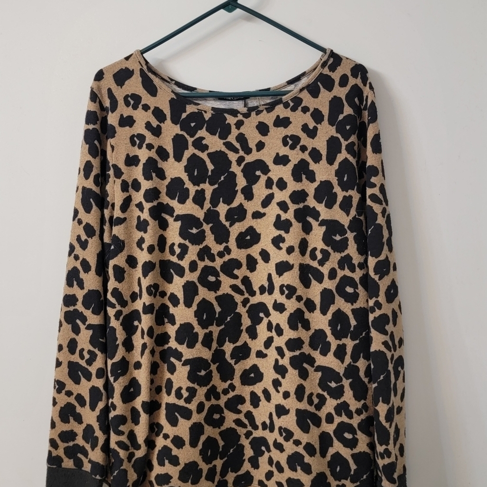 Pink Clover Animal Print Sweatshirt - Black and Tan